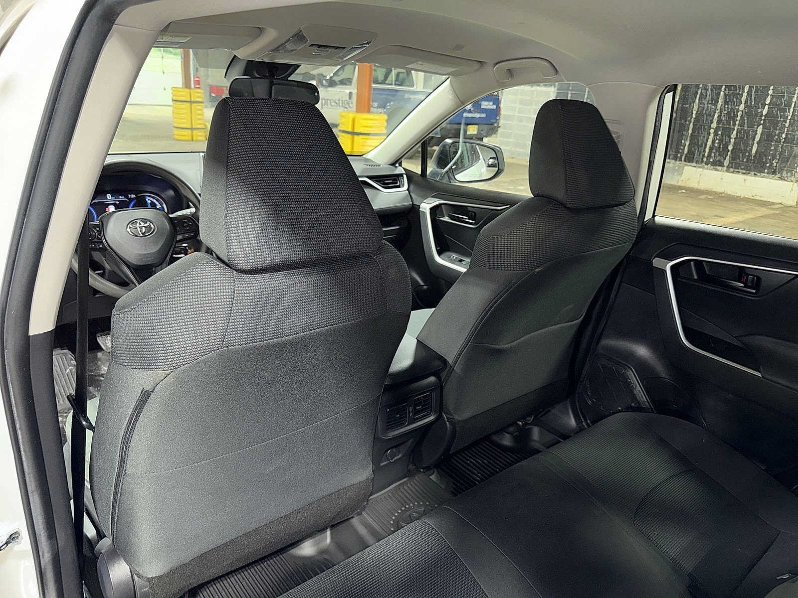 Used 2023 Toyota RAV4 LE AWD/4WD image 27