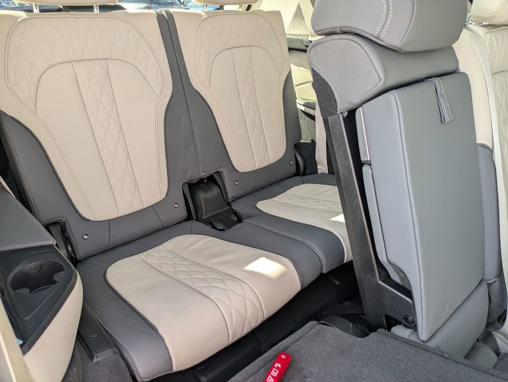 Used 2023 BMW X7 M60i w/ Executive Package image 32