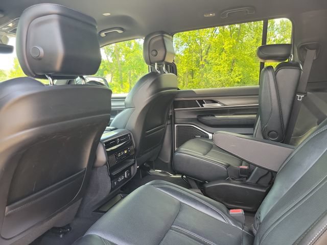 Used 2024 Jeep Wagoneer Series II AWD/4WD image 30