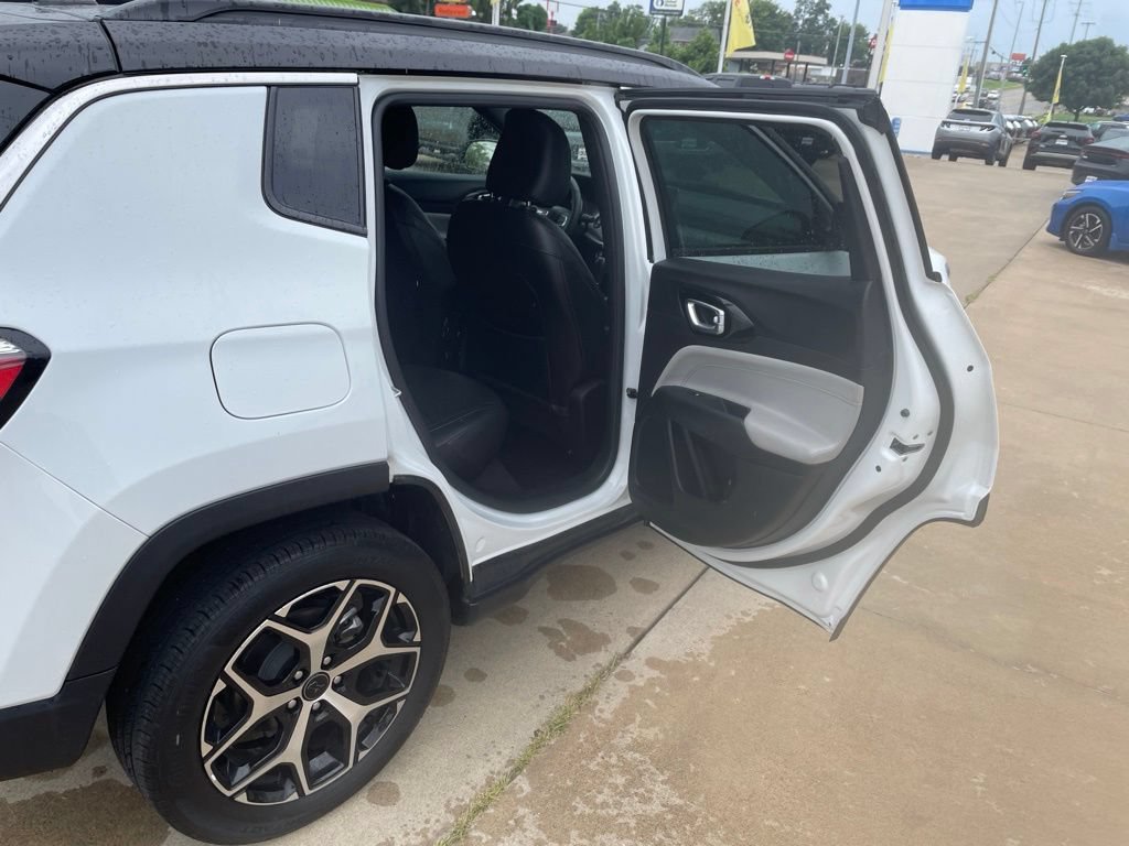 Used 2025 Jeep Compass Limited AWD/4WD image 18