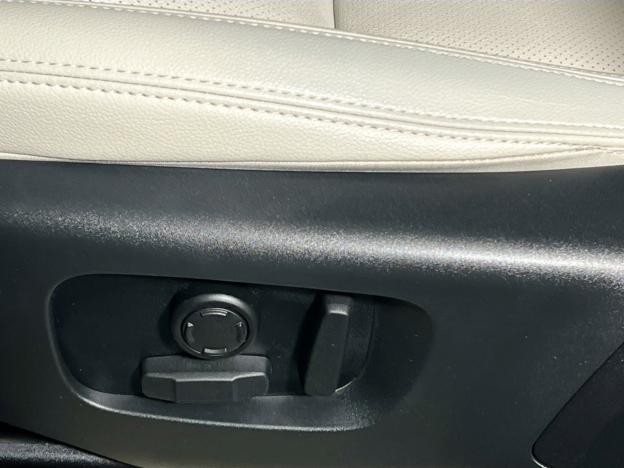 Used 2023 Land Rover Range Rover Velar S image 15