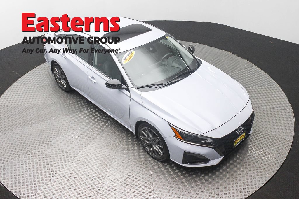 Used 2023 Nissan Altima 2.0 SR FWD image 3