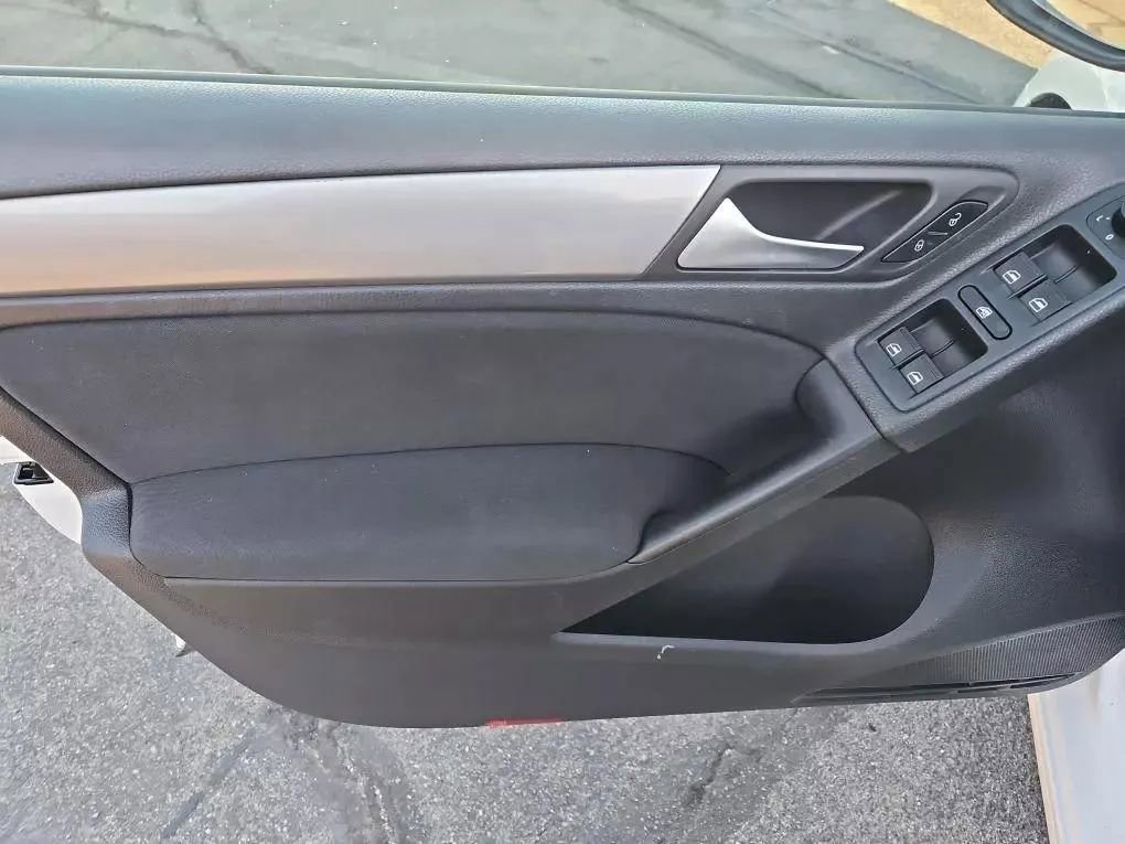 Used 2011 Volkswagen Golf 4-Door image 23