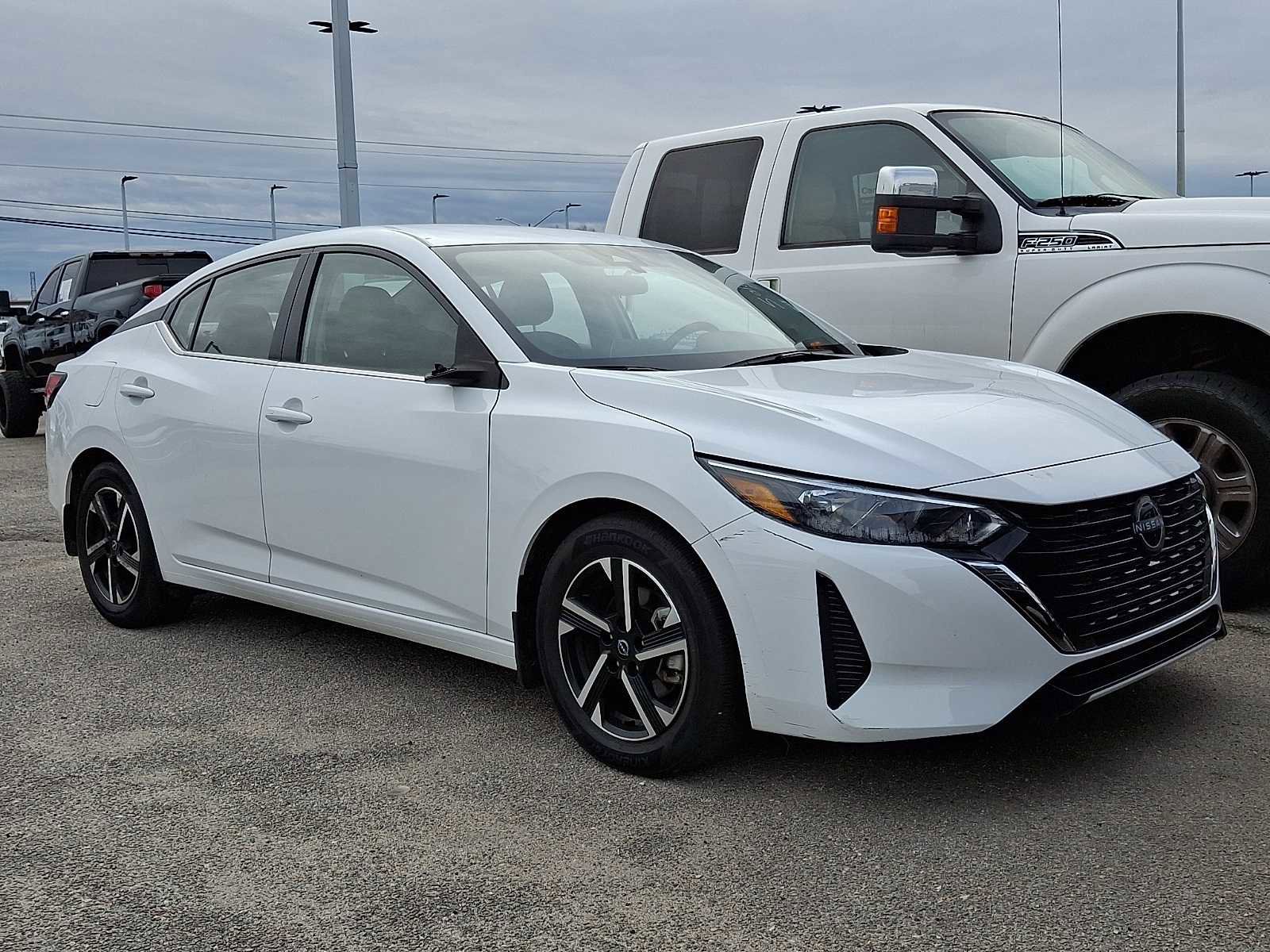 Used 2025 Nissan Sentra SV image 2