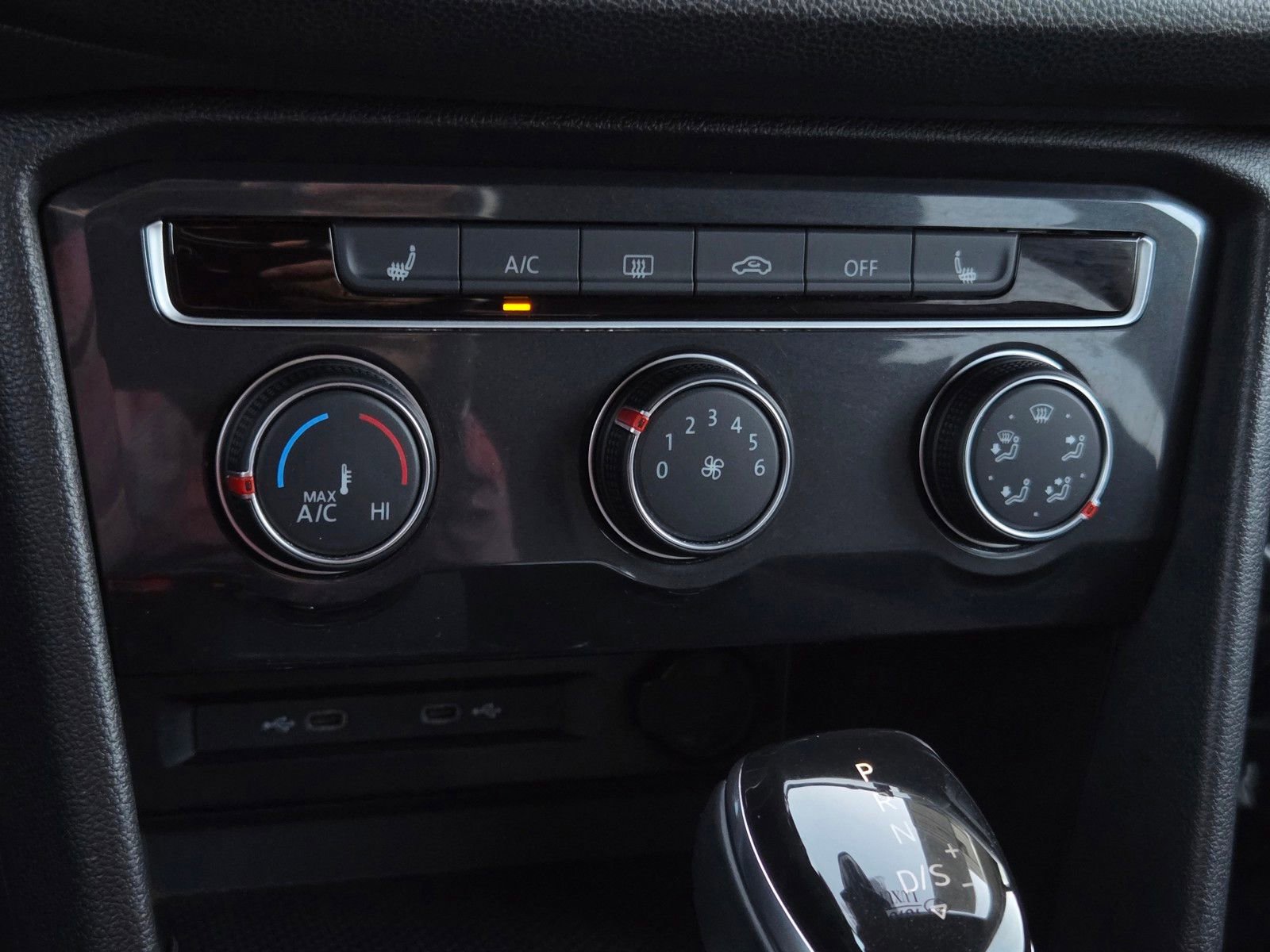 Used 2024 Volkswagen Tiguan Wolfsburg Edition image 20