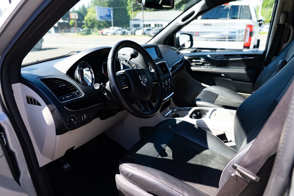 Used 2019 Dodge Grand Caravan SXT FWD image 18