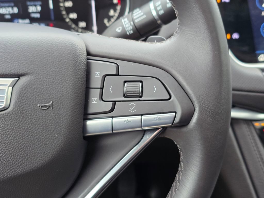 Used 2025 Cadillac XT6 Luxury image 29