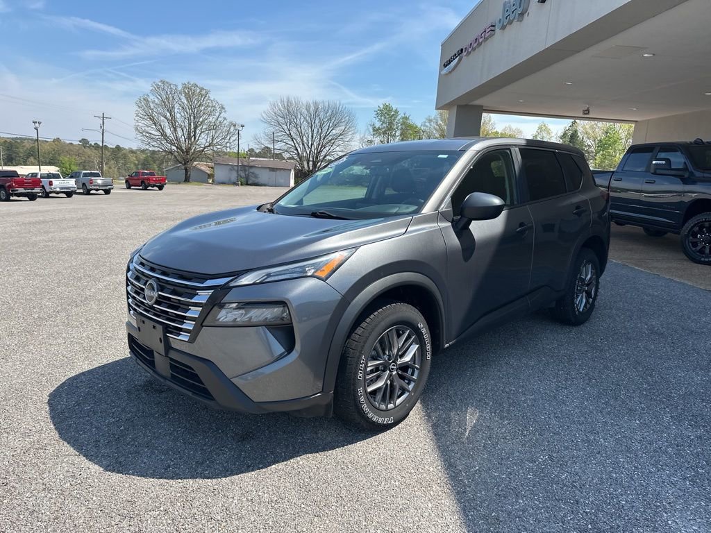 Used 2024 Nissan Rogue S AWD/4WD image 3