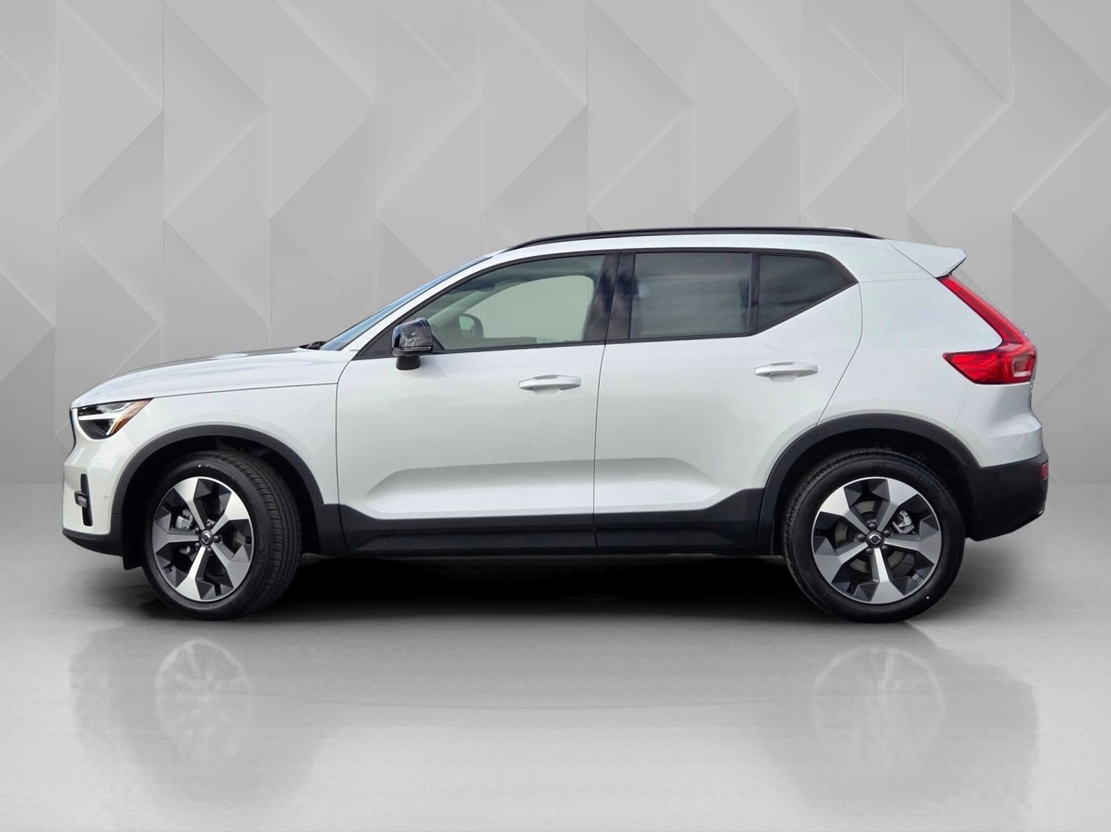 New 2026 Volvo XC40 B5 Plus w/ Protection Package Premier AWD/4WD image 3