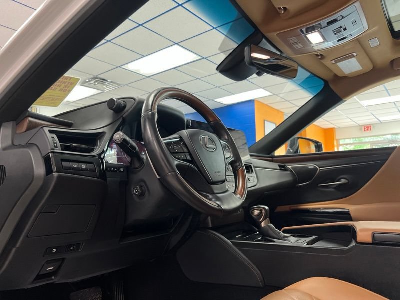 Used 2024 Lexus ES 300h w/ Accessory Package (Z1) FWD image 20