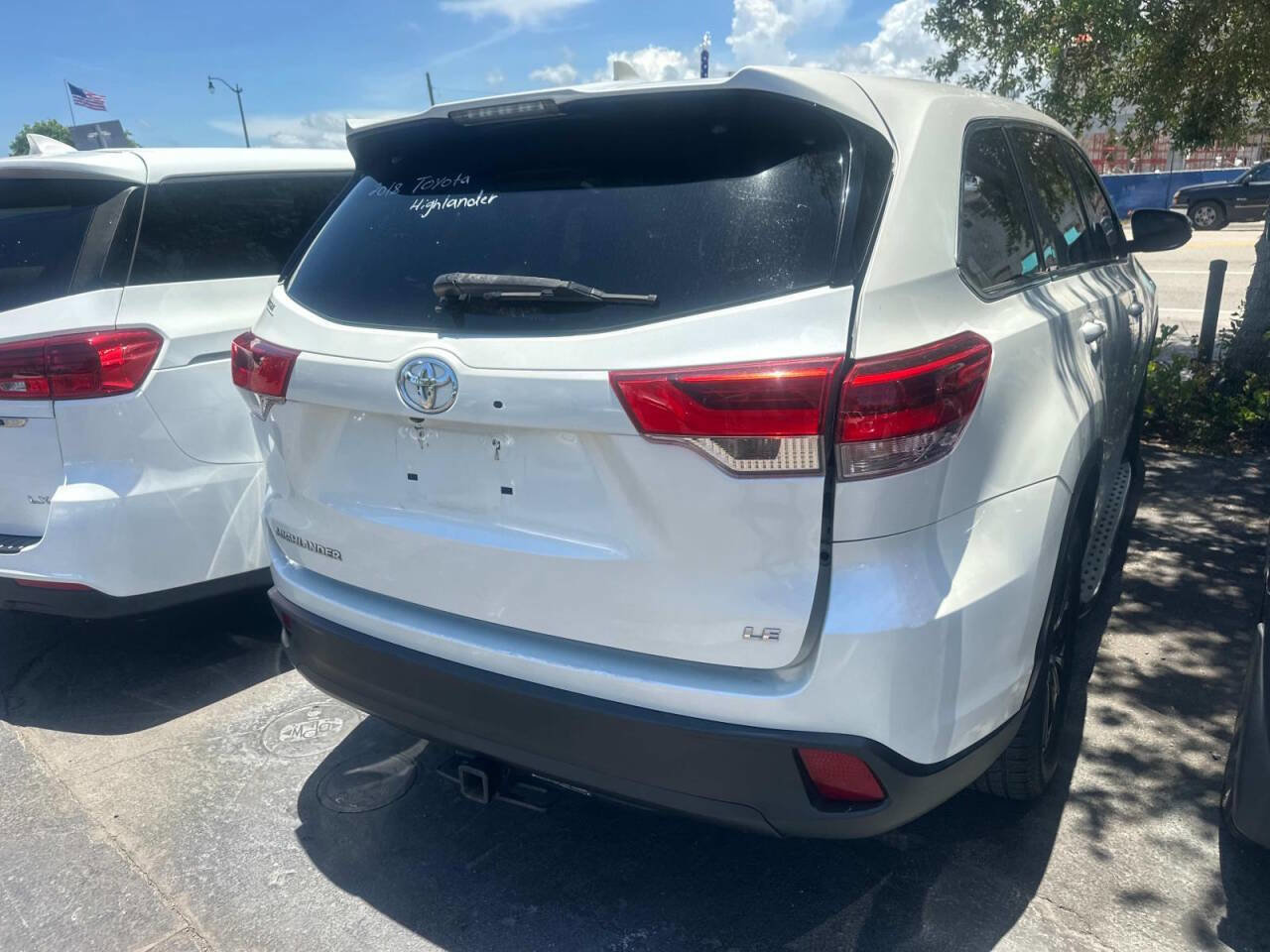 Used 2018 Toyota Highlander LE V6 FWD (Natl) image 3