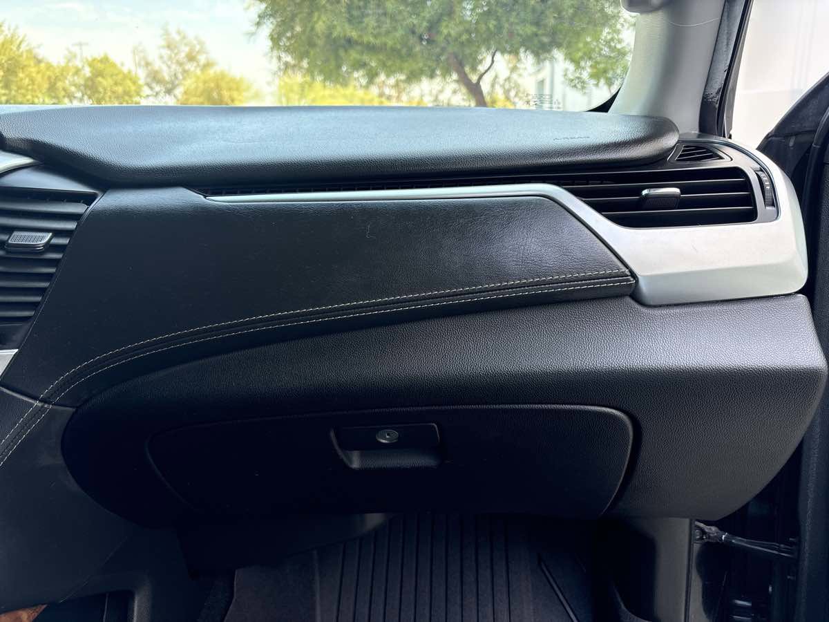 Used 2018 Chevrolet Suburban Premier AWD/4WD image 23