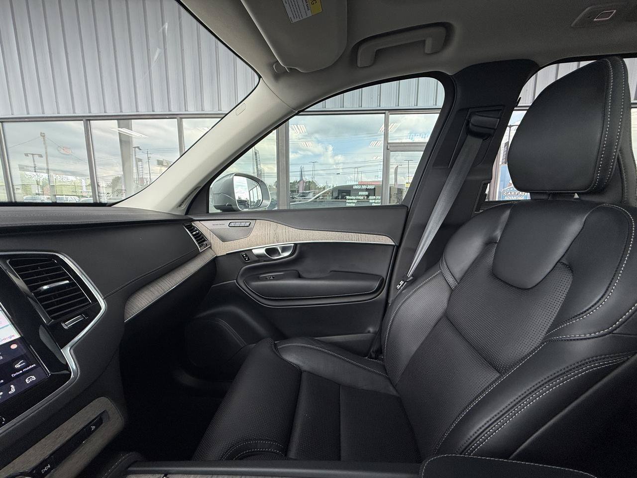 Used 2024 Volvo XC90 T8 Ultimate w/ Protection Package Premier AWD/4WD image 31