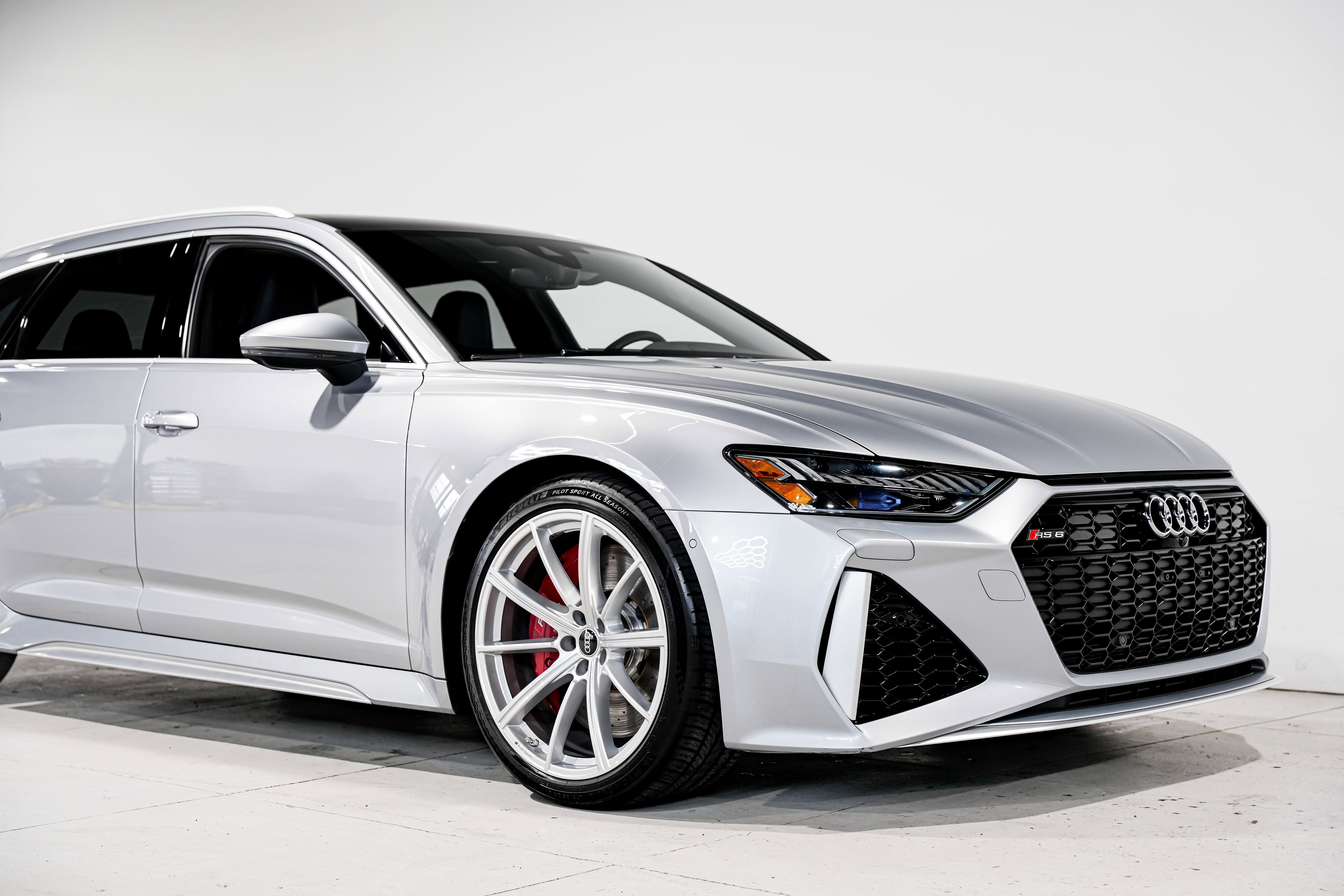 Used 2022 Audi RS 6 AWD/4WD image 45