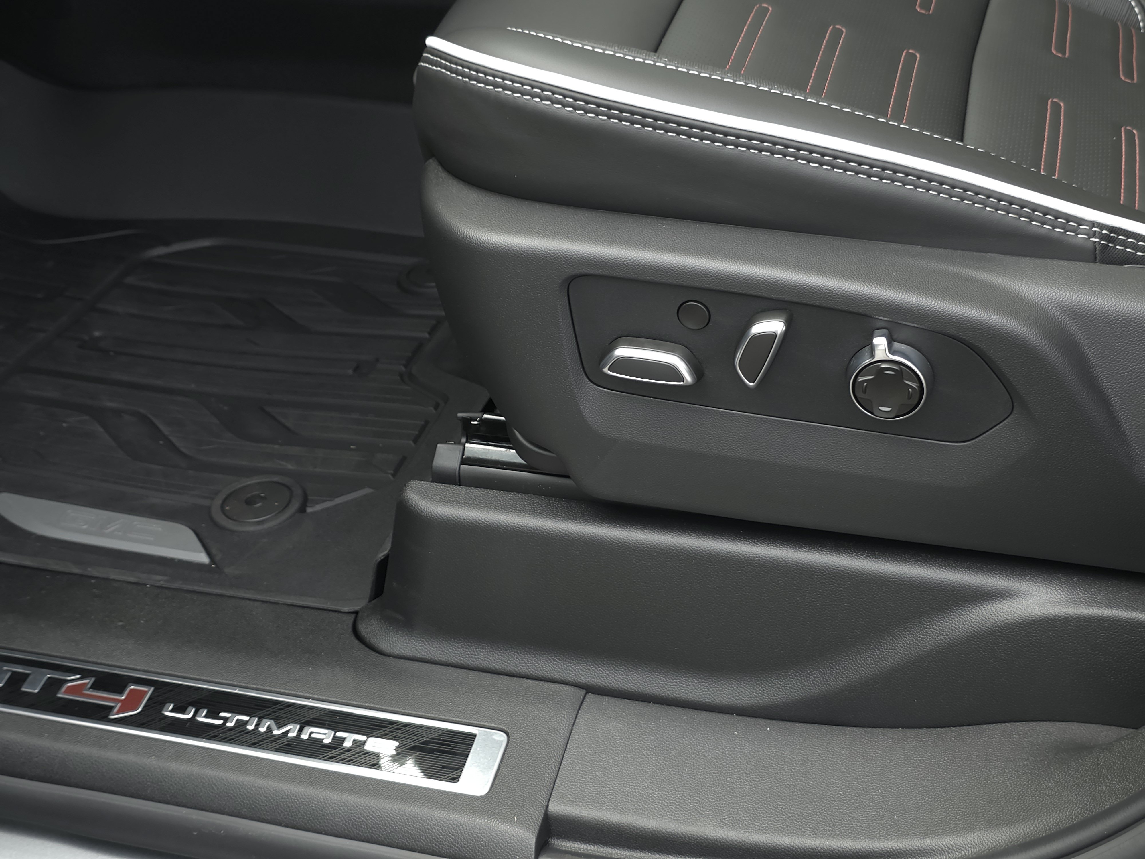 New 2026 GMC Yukon XL AT4 Ultimate w/ LPO, Floor Liner Package AWD/4WD image 10