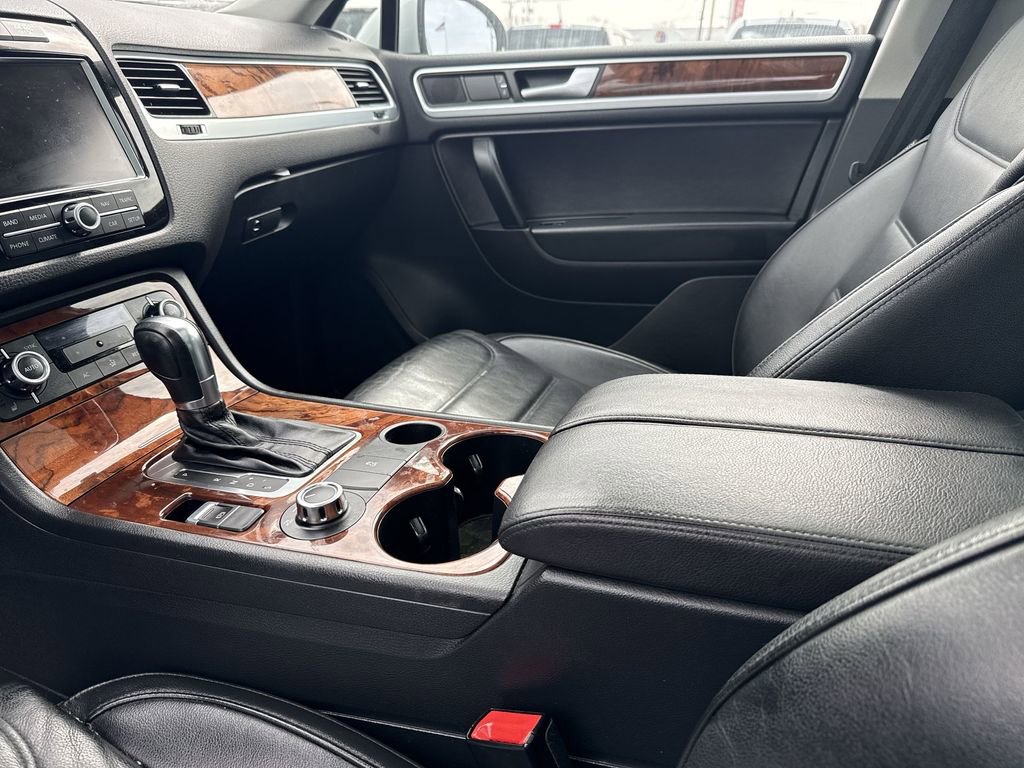 Used 2012 Volkswagen Touareg VR6 image 22