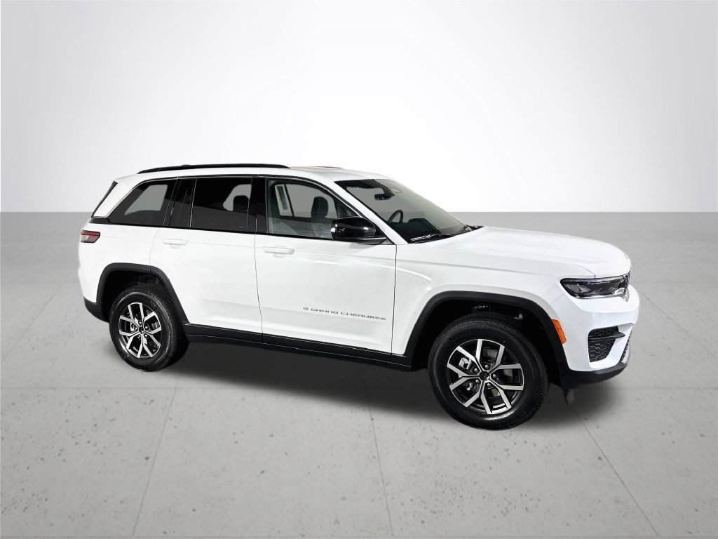 New 2027 Jeep Grand Cherokee Laredo X AWD/4WD image 4