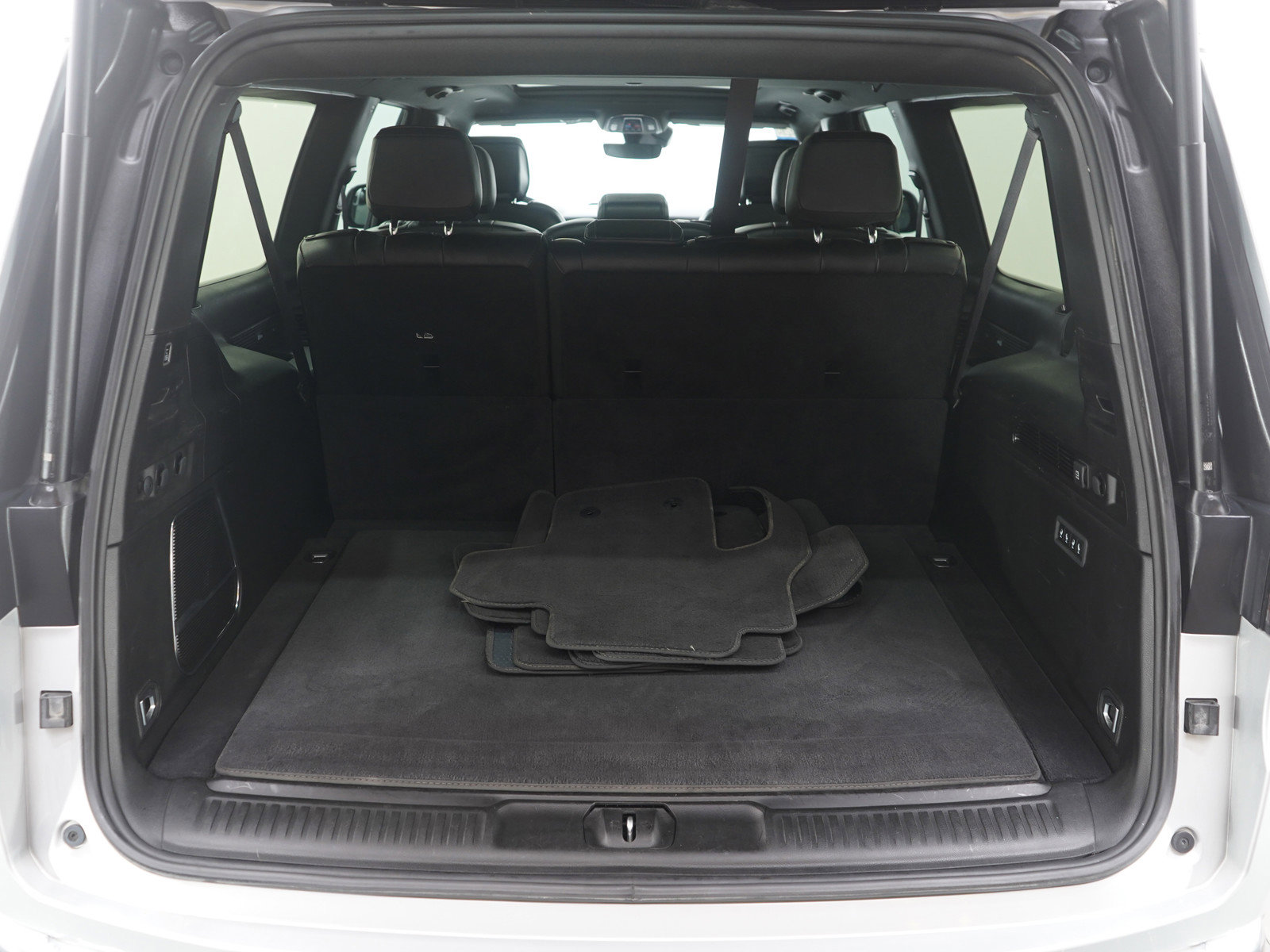 Used 2023 Jeep Wagoneer L Series II w/ Premium Group I image 17