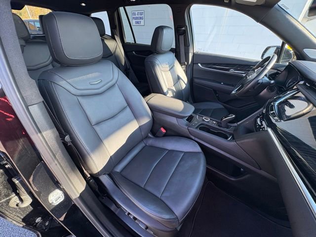 Used 2025 Cadillac XT6 Premium Luxury image 40