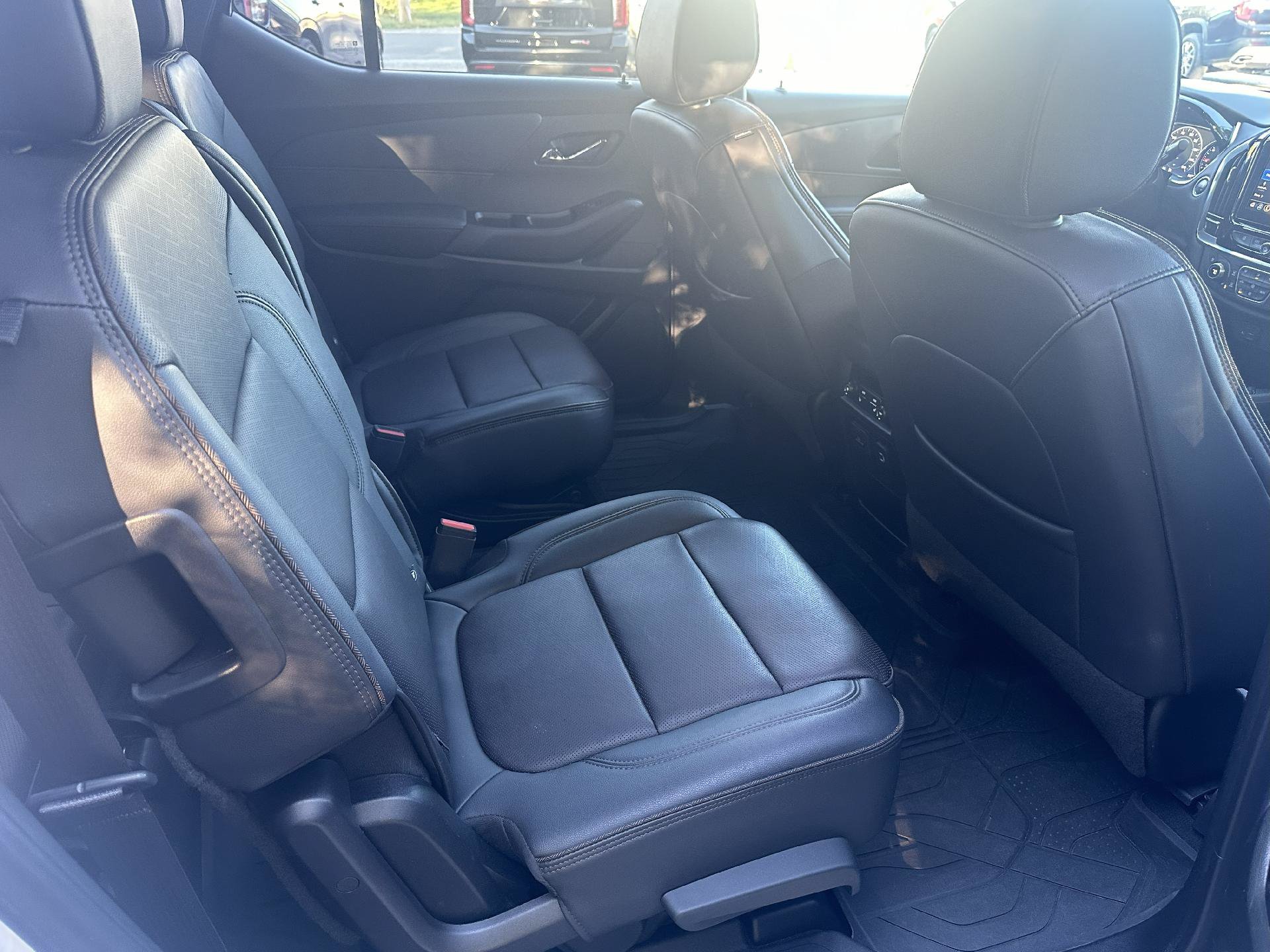 Used 2022 Chevrolet Traverse High Country w/ LPO, Floor Liner Package AWD/4WD image 13