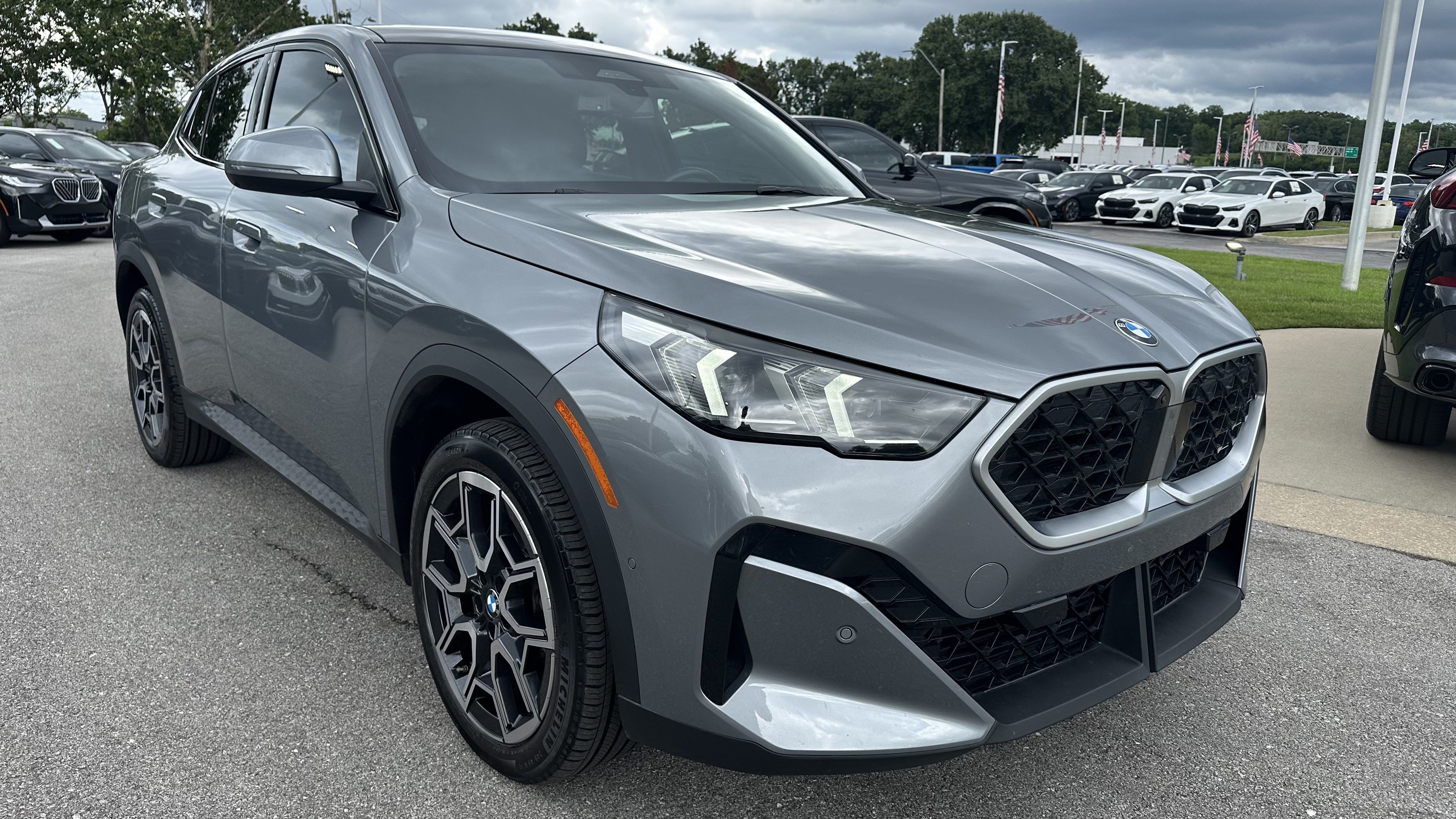 Certified 2025 BMW X2 xDrive28i w/ Technology Package AWD/4WD image 2