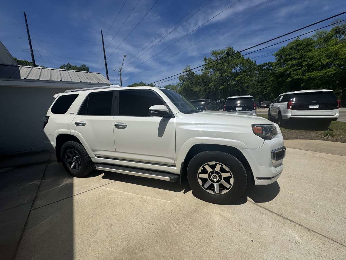 Used 2018 Toyota 4Runner SR5 AWD/4WD image 4