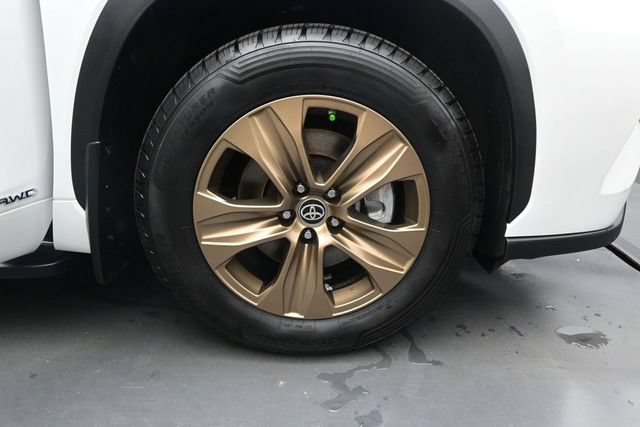Used 2023 Toyota Highlander Bronze Edition AWD/4WD image 19