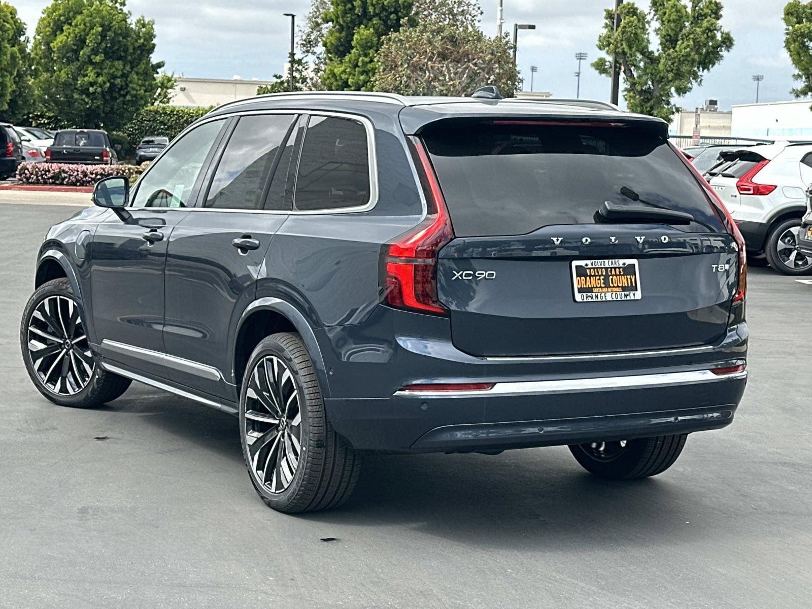 New 2026 Volvo XC90 T8 Plus w/ Protection Package Premier AWD/4WD image 5