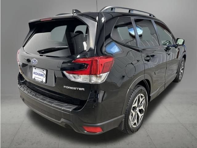 Used 2023 Subaru Forester Premium AWD/4WD image 5