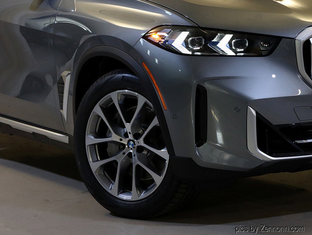 New 2026 BMW X5 xDrive50e w/ Climate Comfort Package AWD/4WD image 3