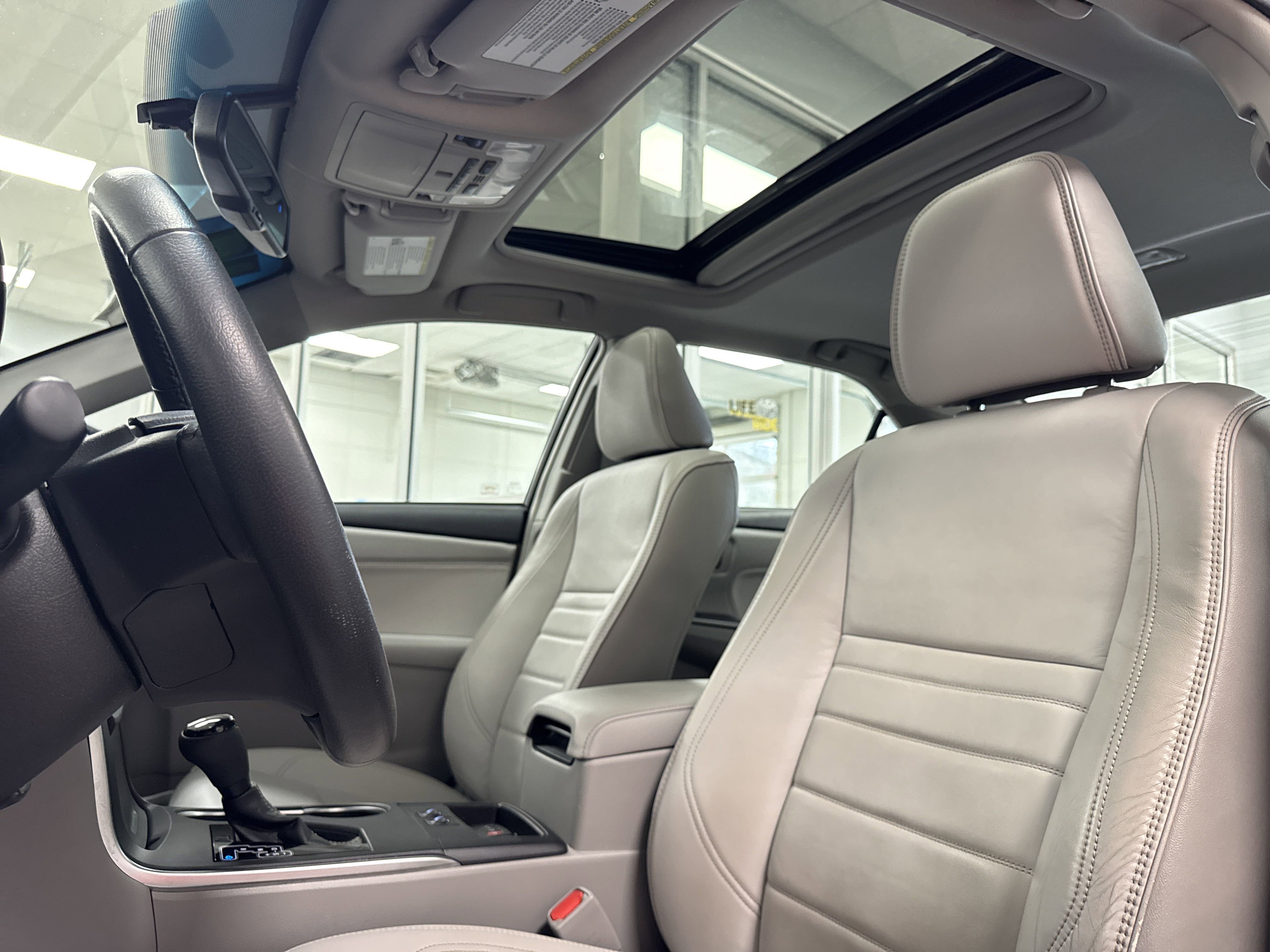 Used 2017 Toyota Camry XLE image 23