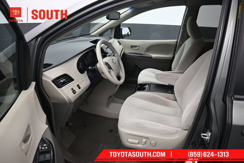 Used 2014 Toyota Sienna LE AWD/4WD image 9