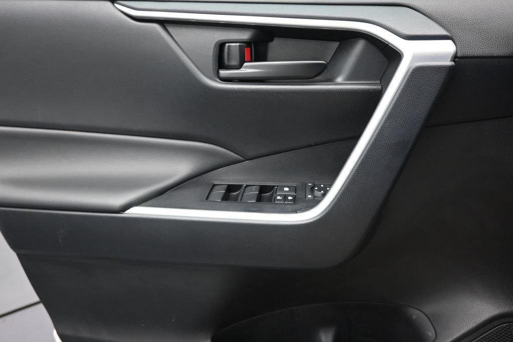 Used 2024 Toyota RAV4 LE AWD/4WD image 17