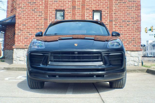 Used 2022 Porsche Macan AWD/4WD image 2