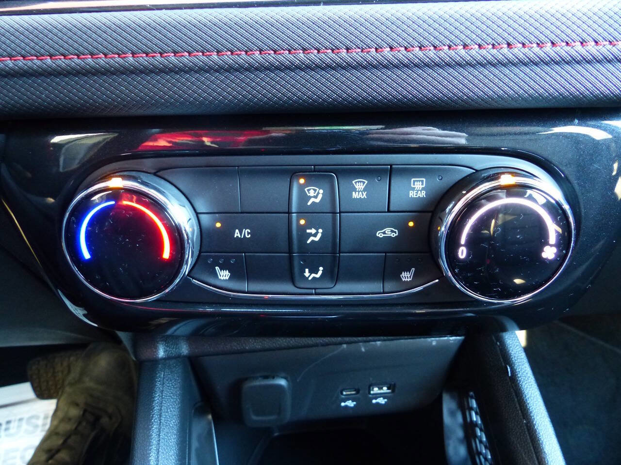 Used 2024 Chevrolet TrailBlazer RS w/ Driver Confidence Package image 30