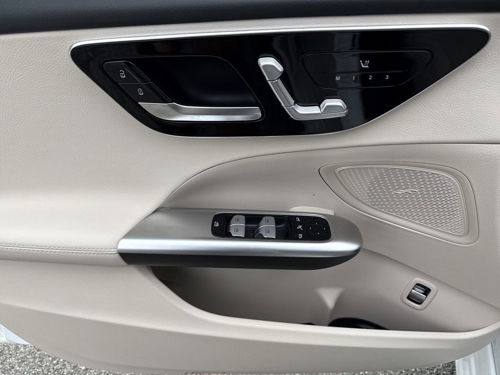 New 2025 Mercedes-Benz C 300 4MATIC Sedan image 11