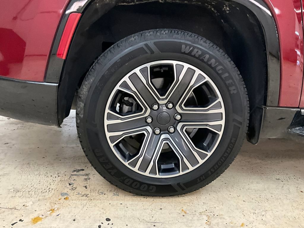 Used 2024 Jeep Wagoneer L Series II w/ Flexible Seating Group image 18