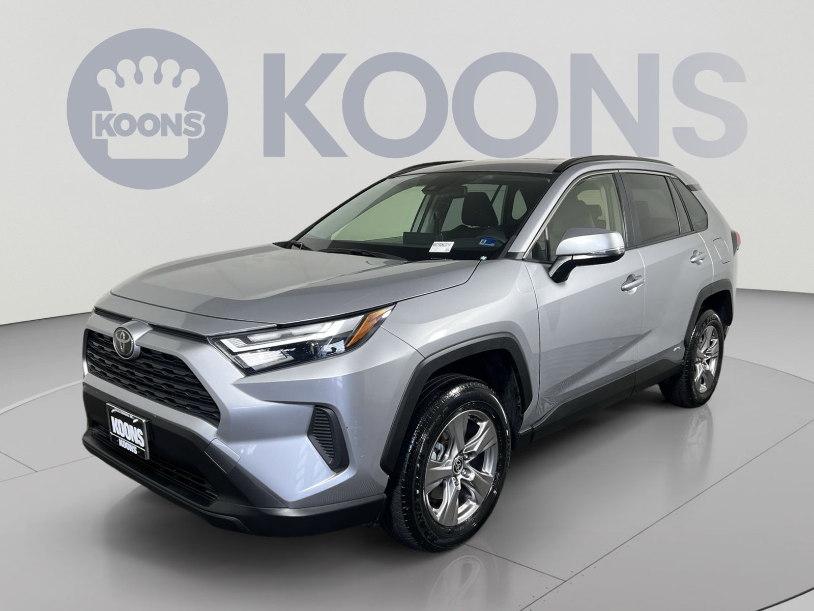 Used 2025 Toyota RAV4 XLE AWD/4WD image 1