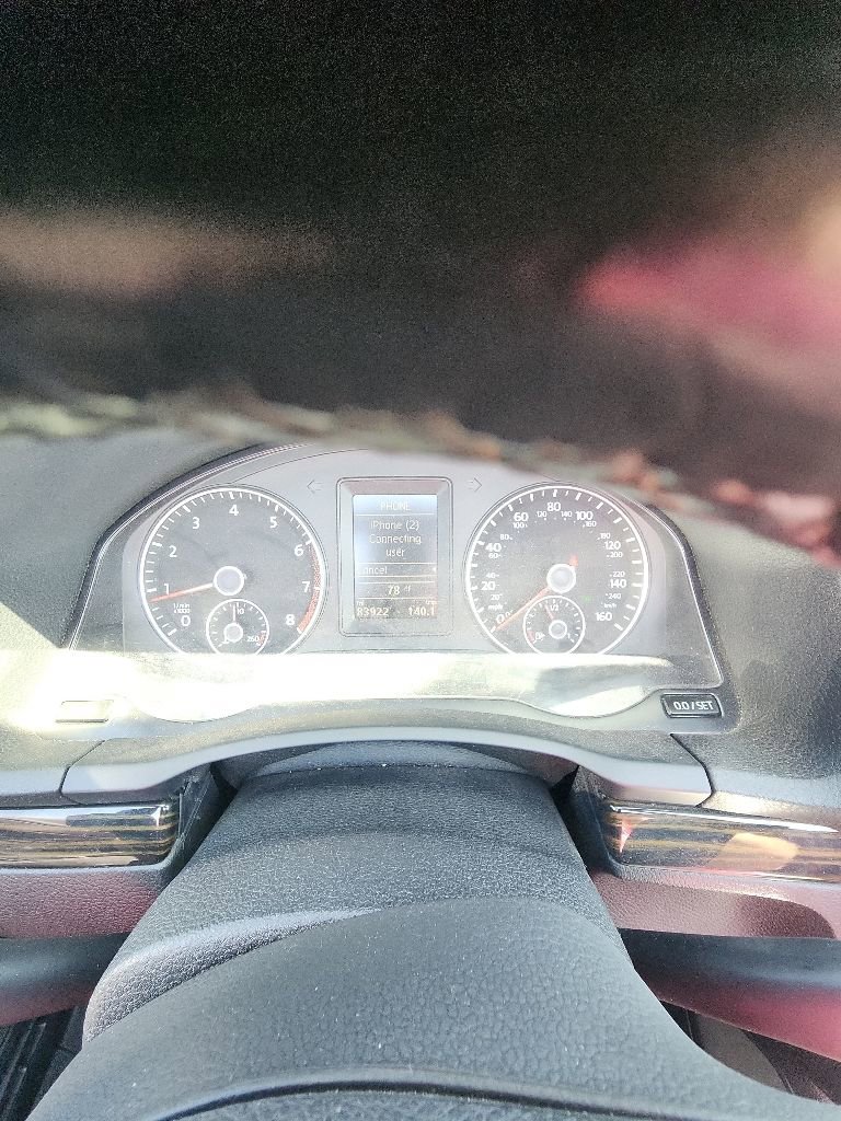 Used 2014 Volkswagen Eos Executive FWD image 10