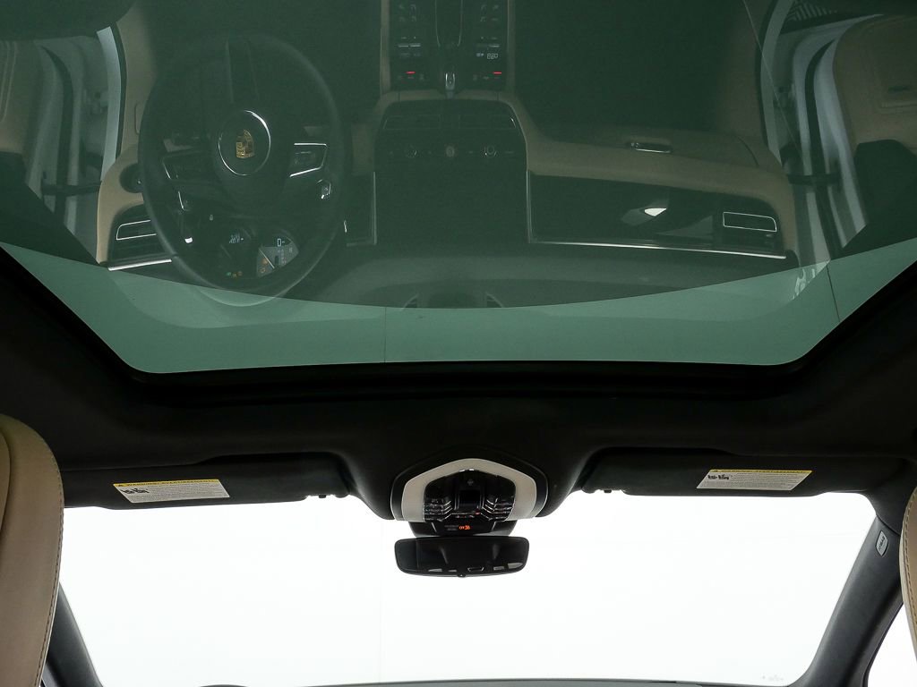 Certified 2022 Porsche Macan S AWD/4WD image 21