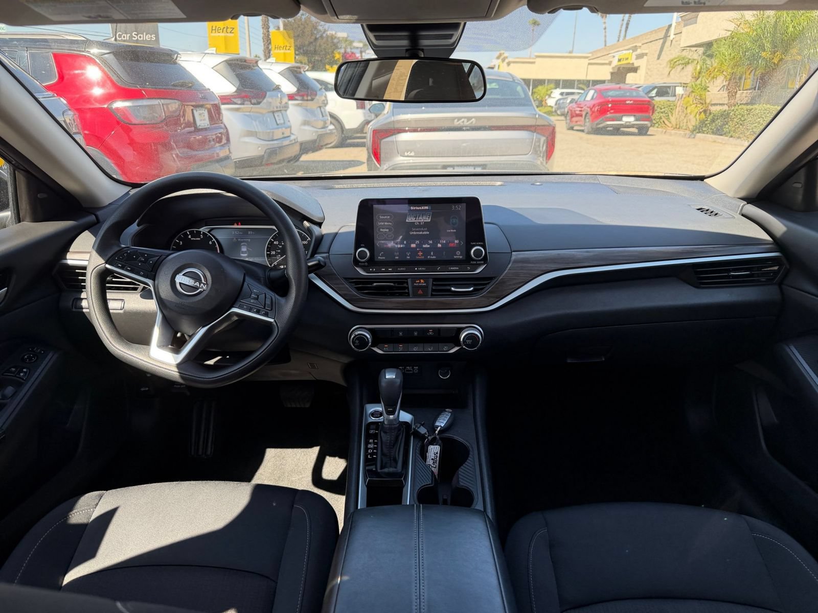 Used 2025 Nissan Altima 2.5 SV FWD image 32