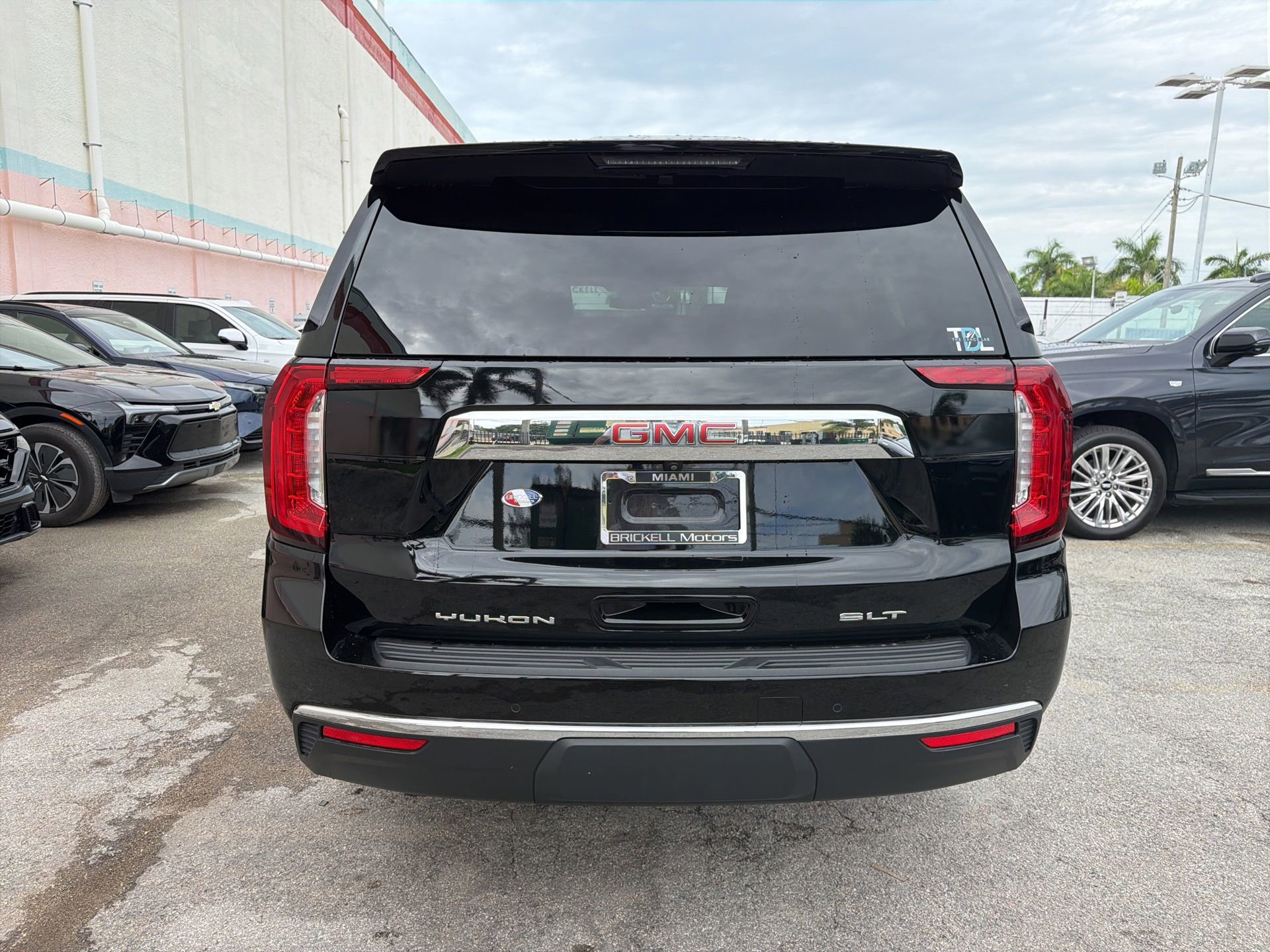 Used 2023 GMC Yukon XL SLT w/ SLT Premium Package AWD/4WD image 14