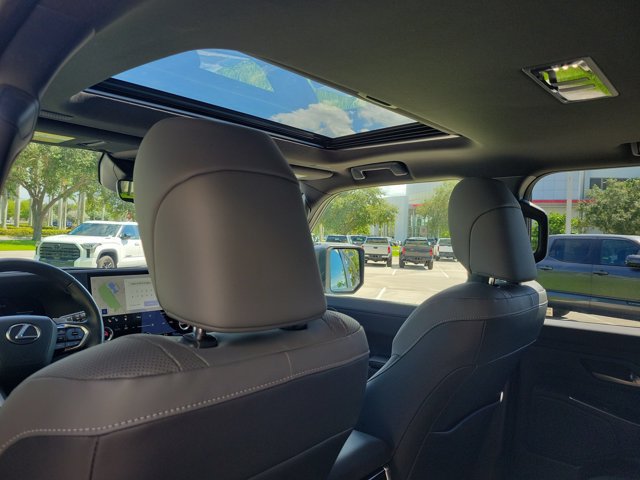 Used 2025 Lexus GX 550 w/ Cold Area Package AWD/4WD image 16