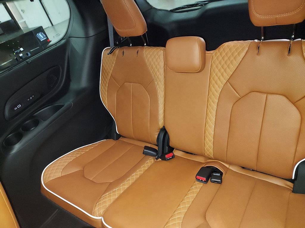 New 2026 Chrysler Pacifica Pinnacle w/ Trailer Tow Group image 30