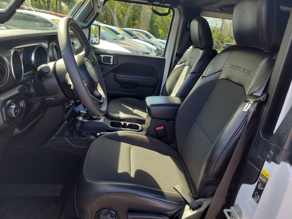 Used 2023 Jeep Wrangler Sport image 11