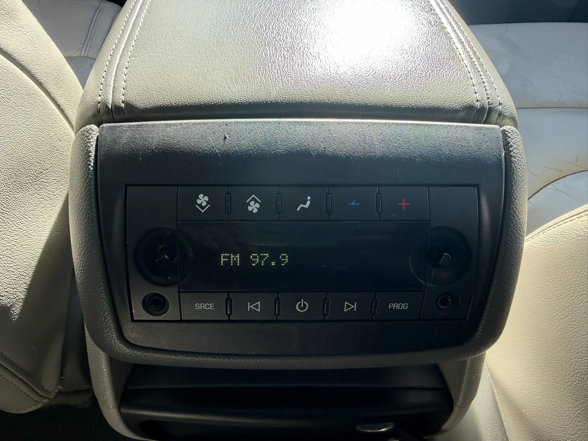 Used 2016 GMC Acadia SLT image 17