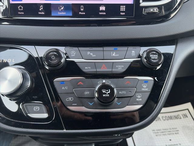 Used 2025 Chrysler Pacifica Select image 24