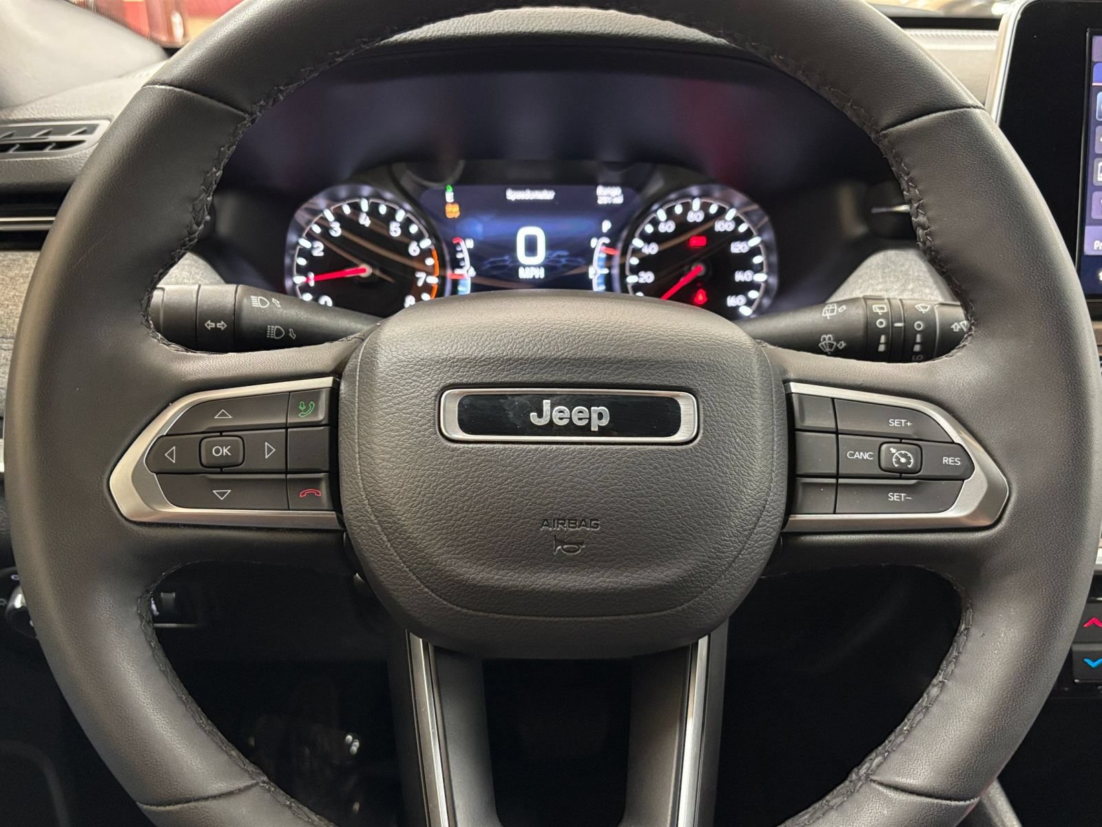 Used 2025 Jeep Compass Latitude AWD/4WD image 27