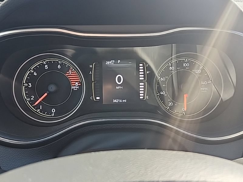 Used 2022 Jeep Cherokee Latitude w/ Sun & Sound Group AWD/4WD image 11