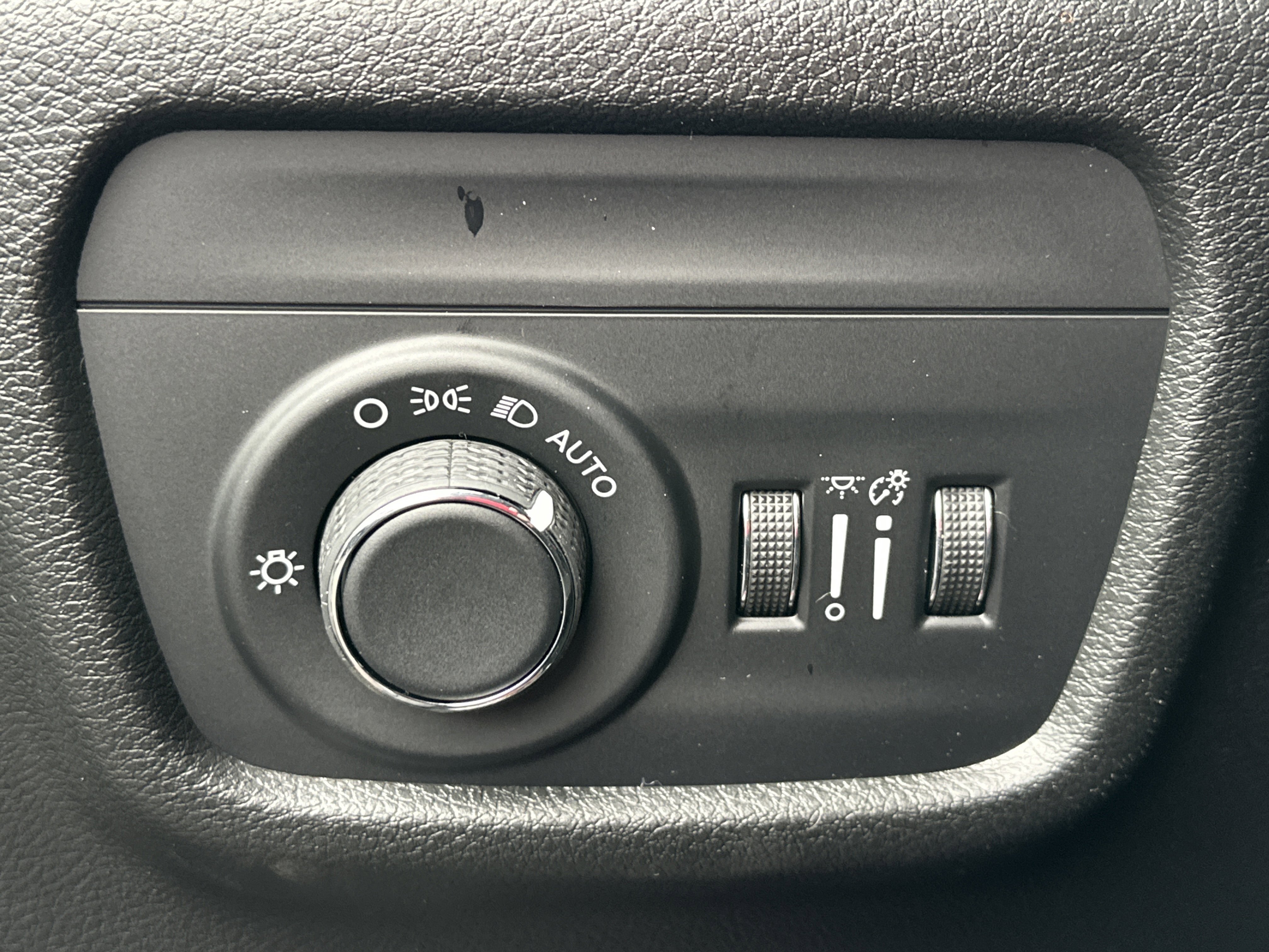 New 2026 Jeep Grand Cherokee Altitude image 11